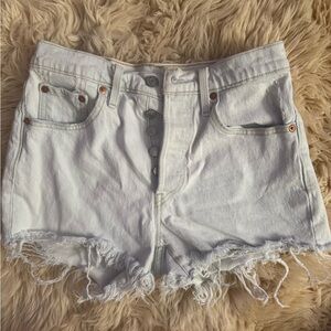 Light wash denim Levi shorts. 
Size 25 
Worn a handful of times!